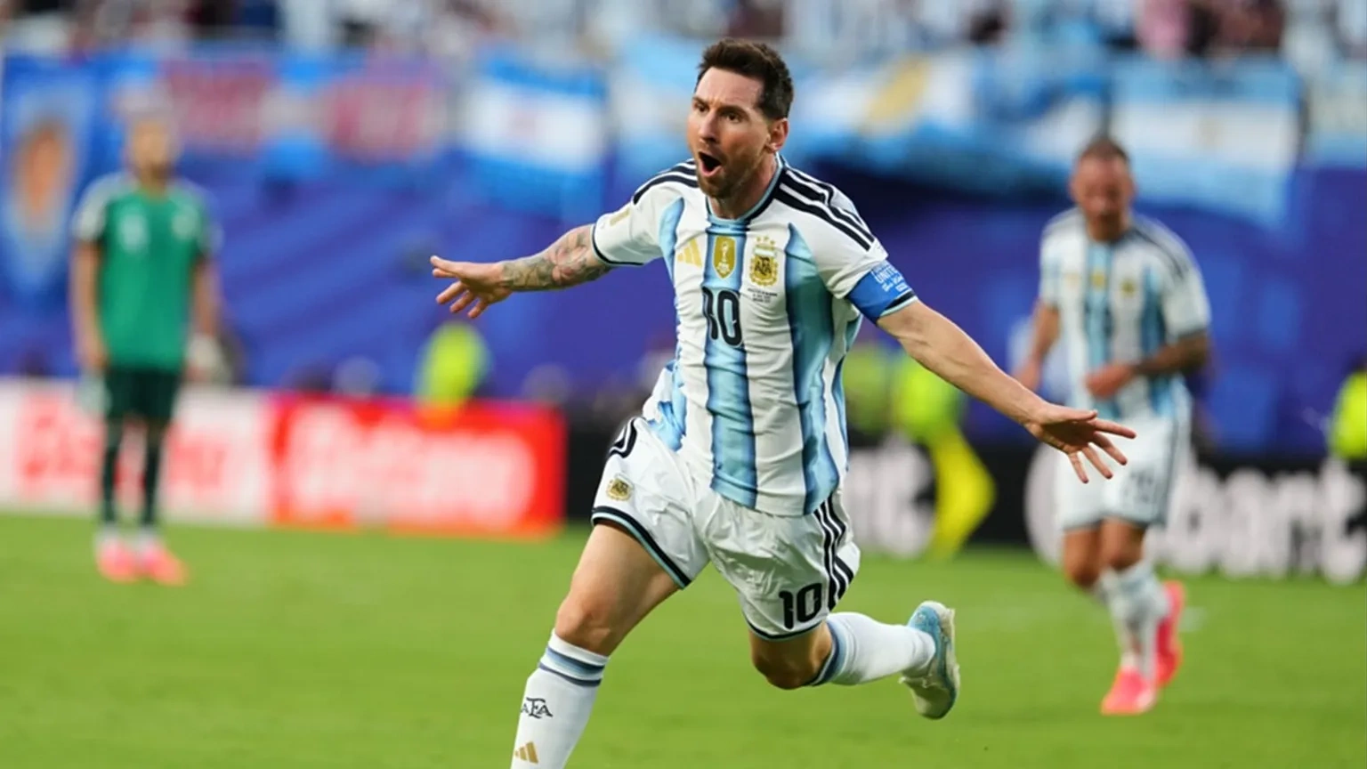  ميسي يقود الأرجنتين إلى دور الـ32 بثنائية قياسية أمام النمسا