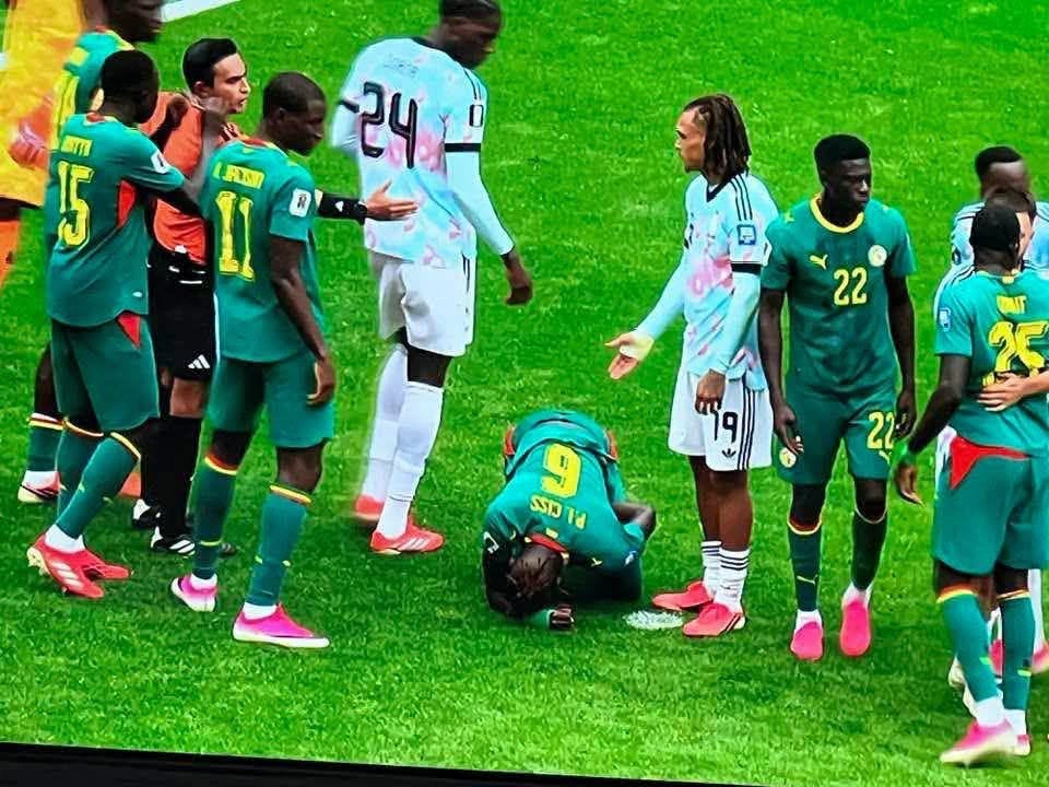 فضيحة السنغال تتكرر.. من فوضى نهائي “الكان” أمام المغرب إلى لقطة التجمّد أمام بلجيكا